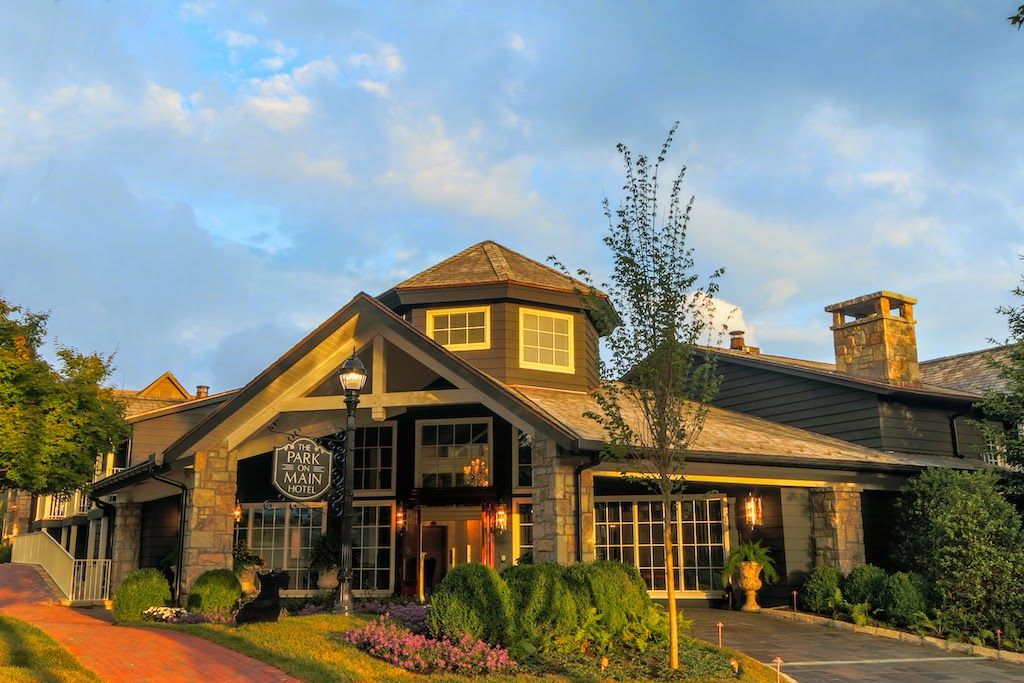 Highlands Inn — historic 1880 hotel on Main Street, the oldest continuously operating inn in town