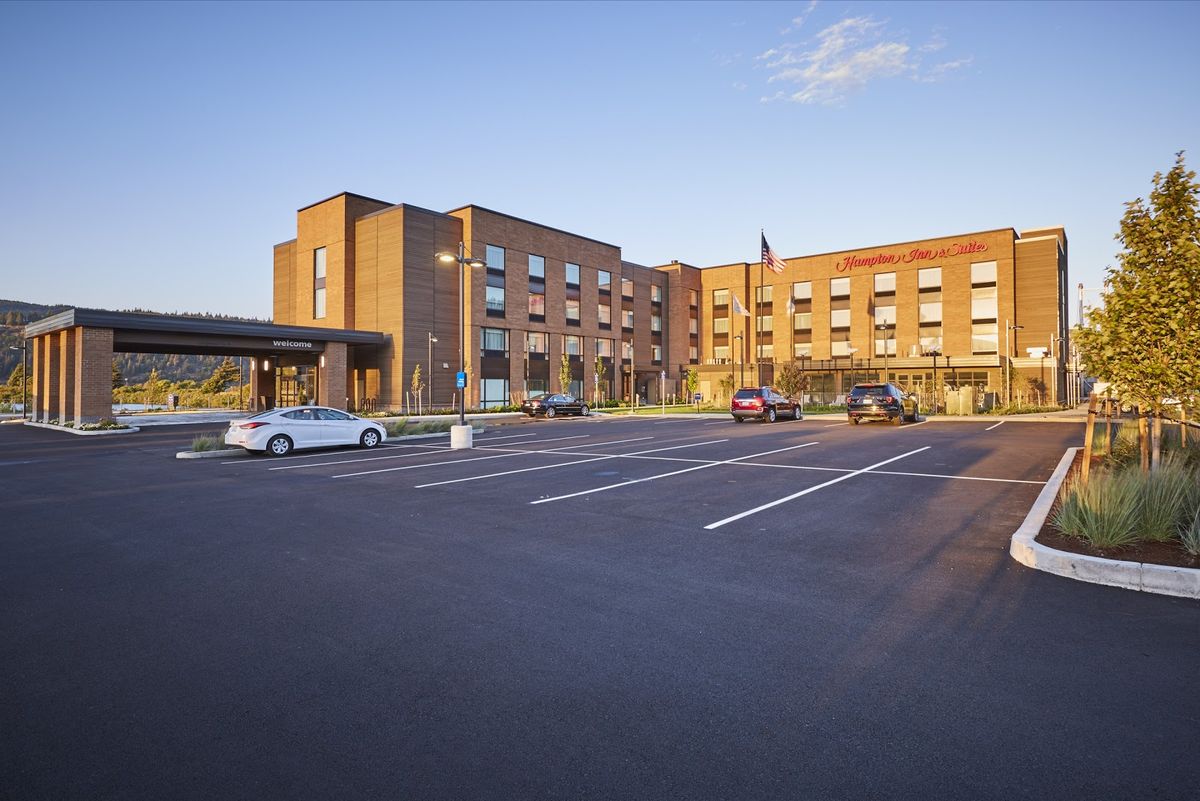 Comfort Suites Hood River — chain hotel near downtown Hood River, Oregon