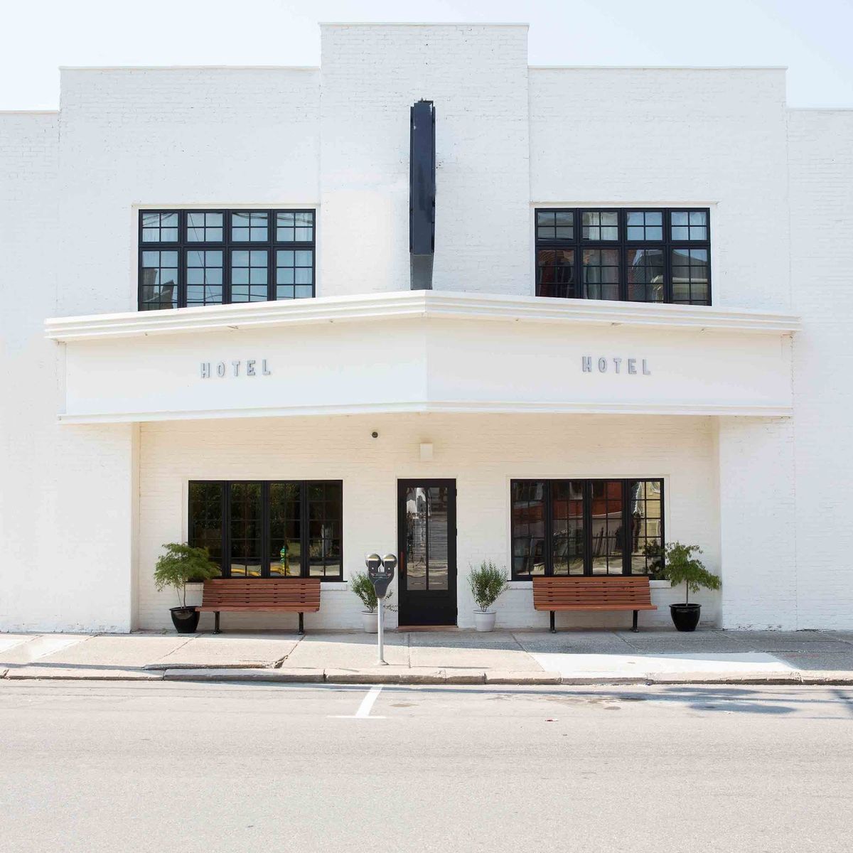The Hudson Whaler Hotel — riverfront boutique hotel near Warren Street and Henry Hudson Riverfront Park, Hudson, NY