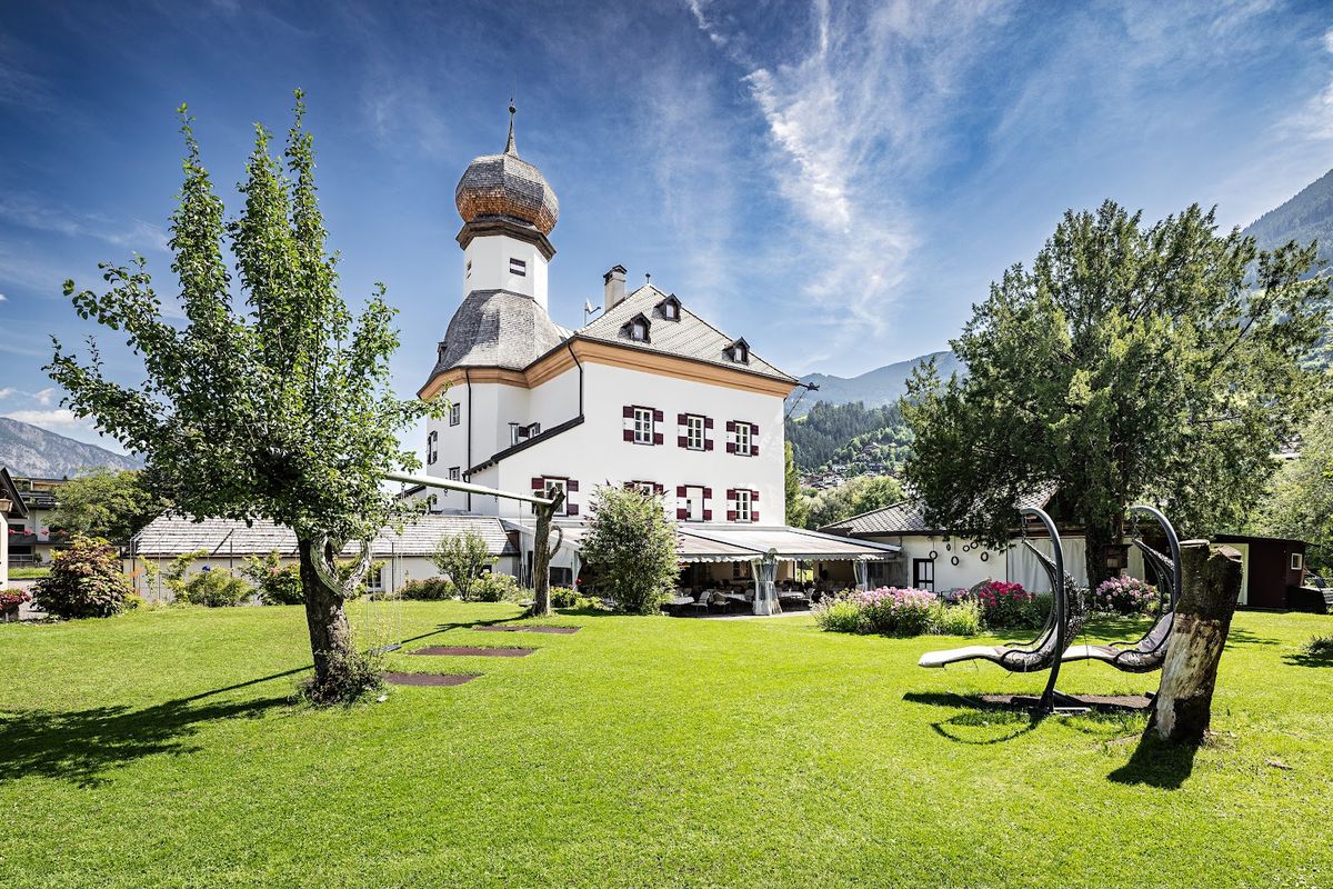 Stage 12 Hotel Innsbruck Austria — 87 rooms design hotel in central Innsbruck near Maria-Theresien-Straße