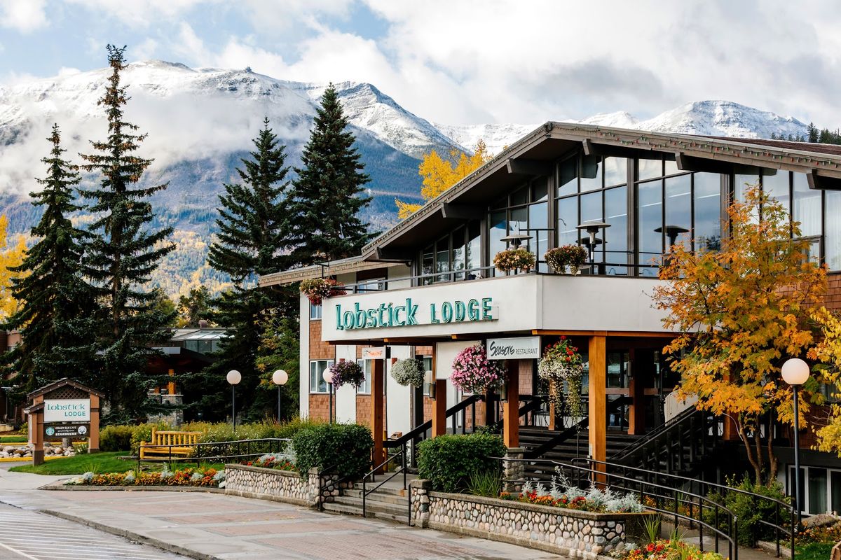 Marmot Lodge Jasper — family hotel with two pools and pet-friendly rooms in Jasper townsite