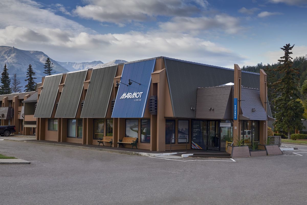 Mount Robson Inn Jasper — independent family-owned hotel on Connaught Drive with mountain views