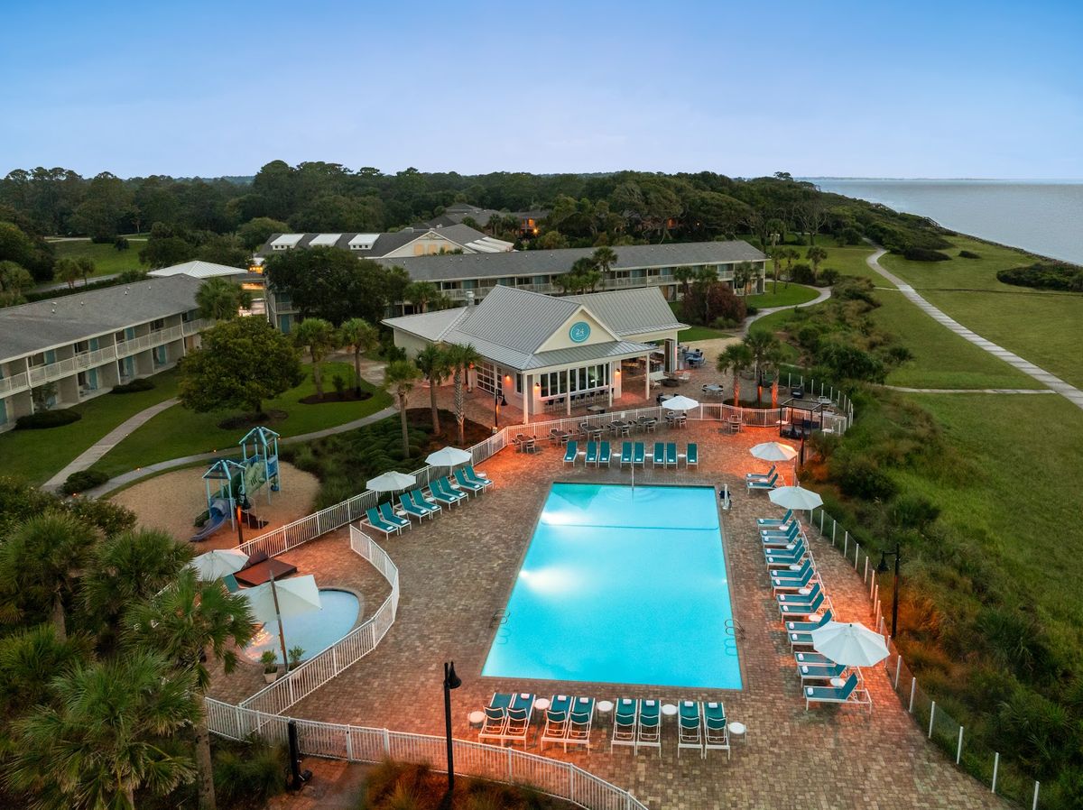 Hampton Inn & Suites Jekyll Island — Beach Village select-service hotel near the convention pier