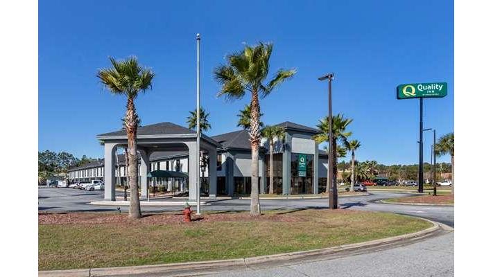 Villas by the Sea Resort — multi-bedroom condominium villas under live oaks on Jekyll Island's North Loop