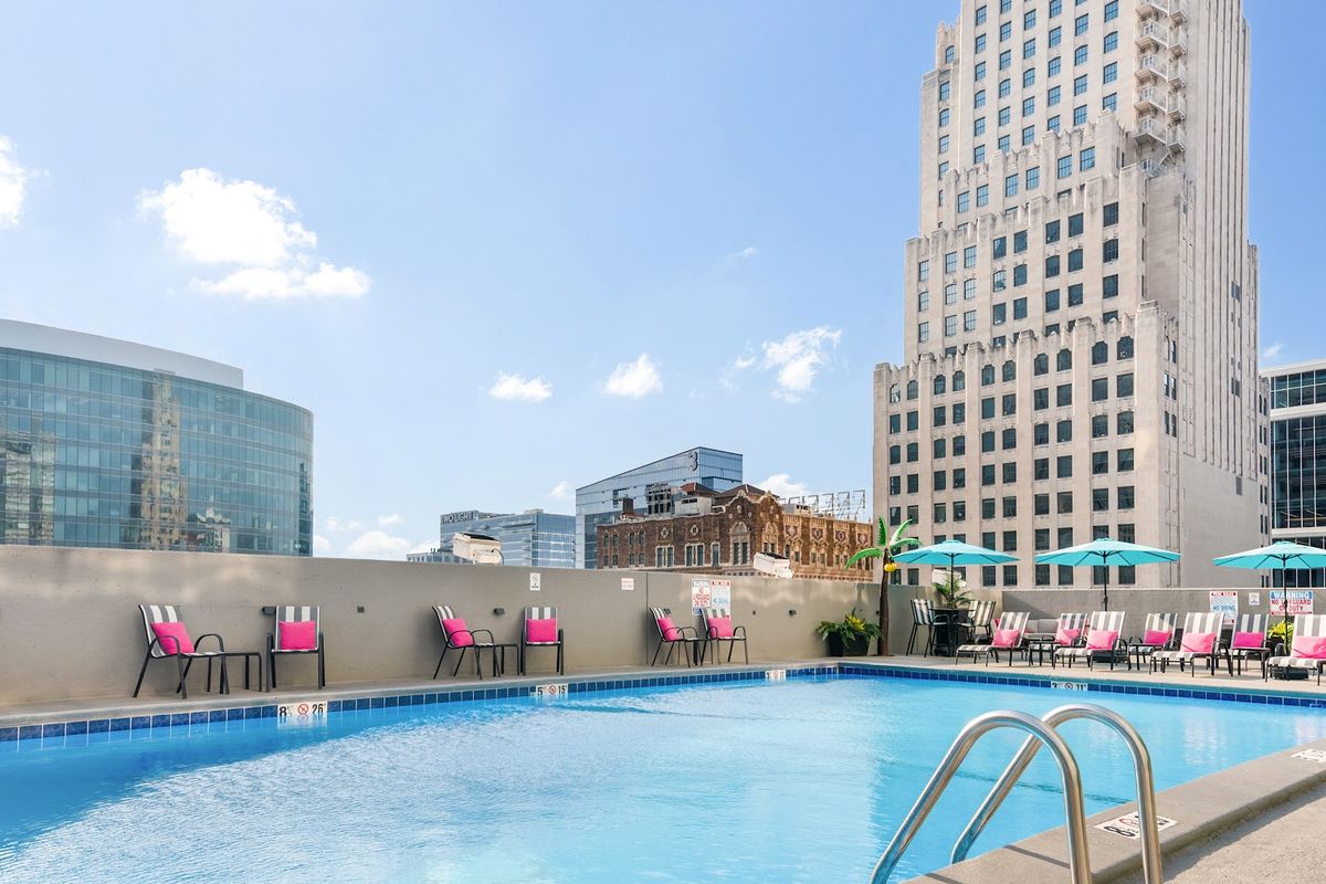 Sheraton Kansas City Hotel at Crown Center — 38-story conference hotel adjacent to Hallmark Crown Center