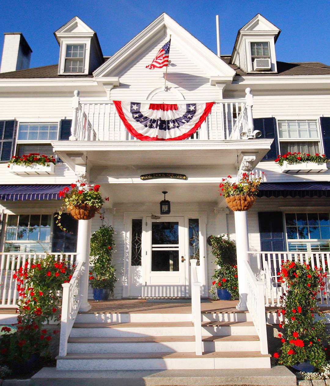 Captain Jefferds Inn Kennebunkport — historic Federal-style sea captain's bed and breakfast