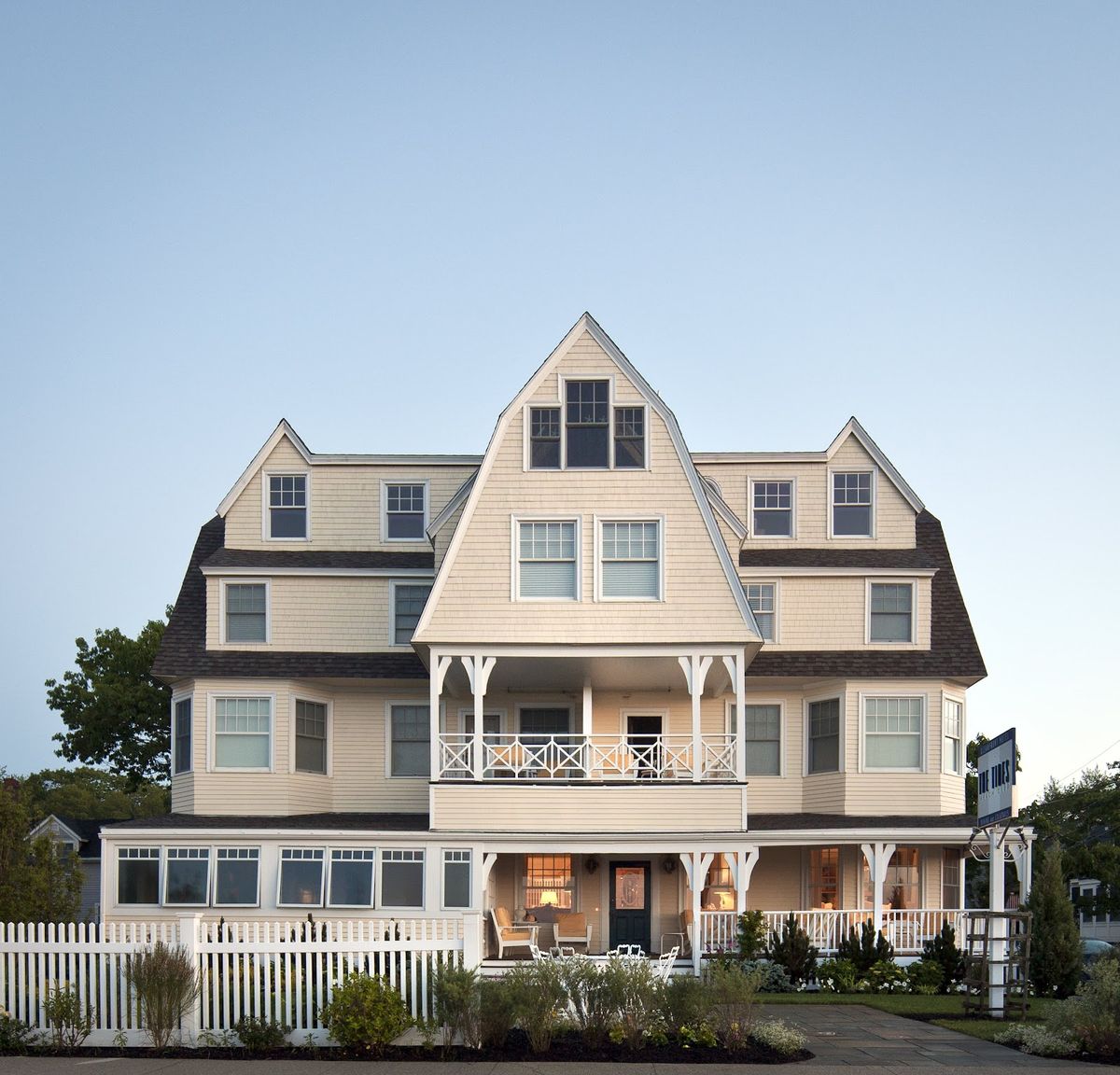 Captain Lord Mansion Kennebunkport — 1812 historic Federalist sea captain's home turned bed and breakfast