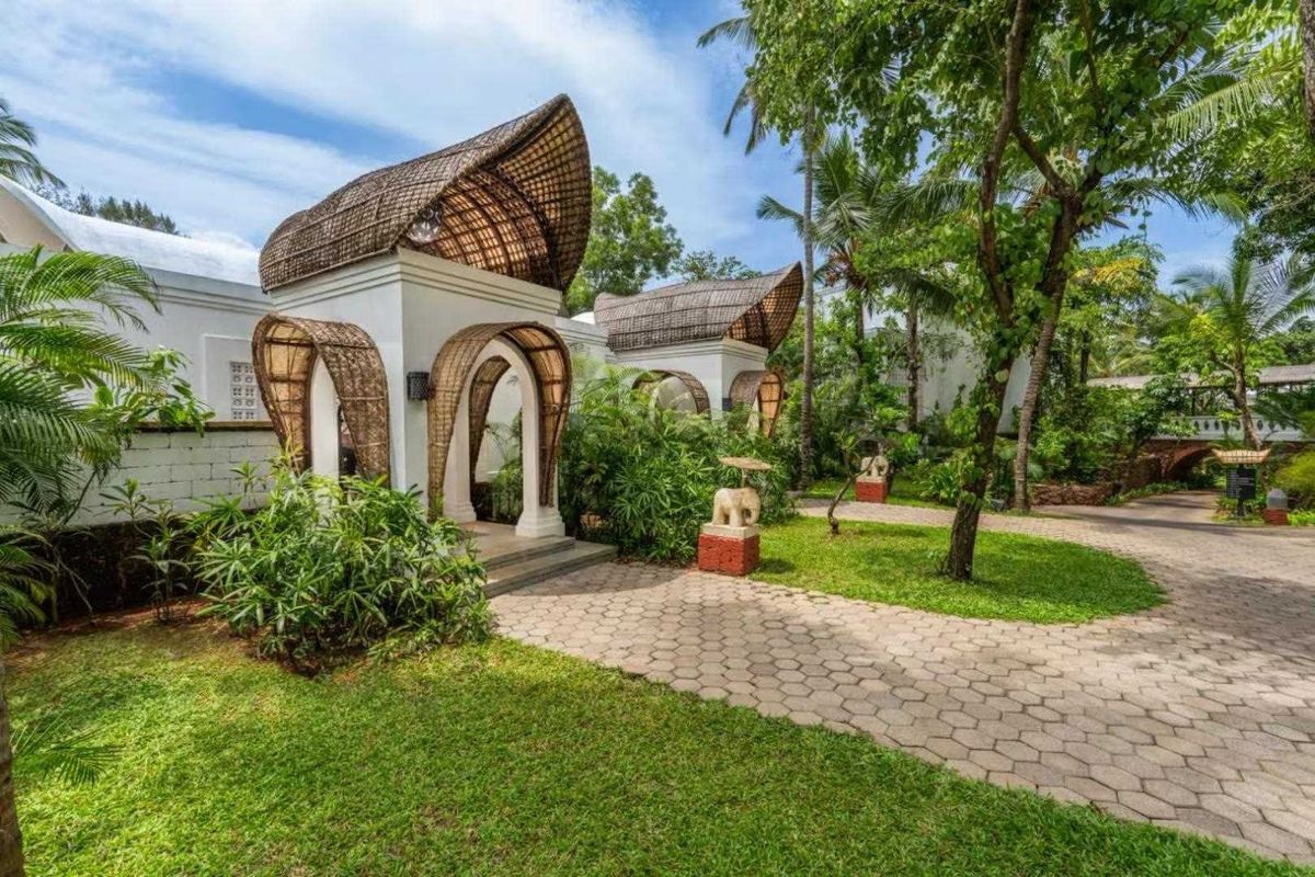 Spice Tree Munnar Kerala — luxury hill station resort with 28 villas at 5,000ft above sea level in tea plantations