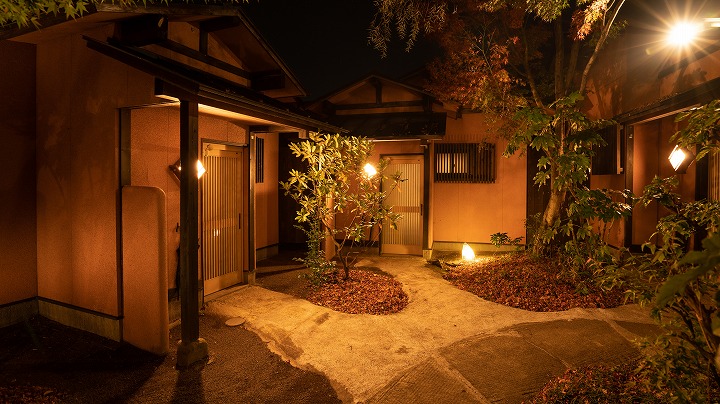 Yufuin Tamanoyu ryokan — 16 rooms in forested grounds with kaiseki dining and onsen baths