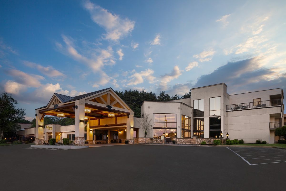 Courtyard by Marriott Lake George — modern hotel with indoor pool near Lake George Village