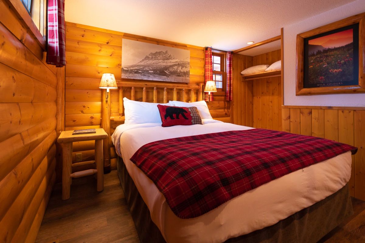 Baker Creek Mountain Resort — Lake Louise — additional view 2