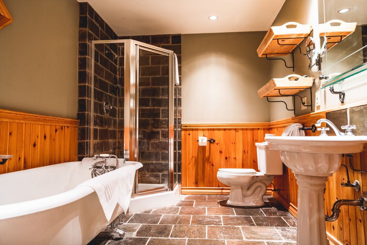 Buffalo Mountain Lodge — Banff — additional view 4
