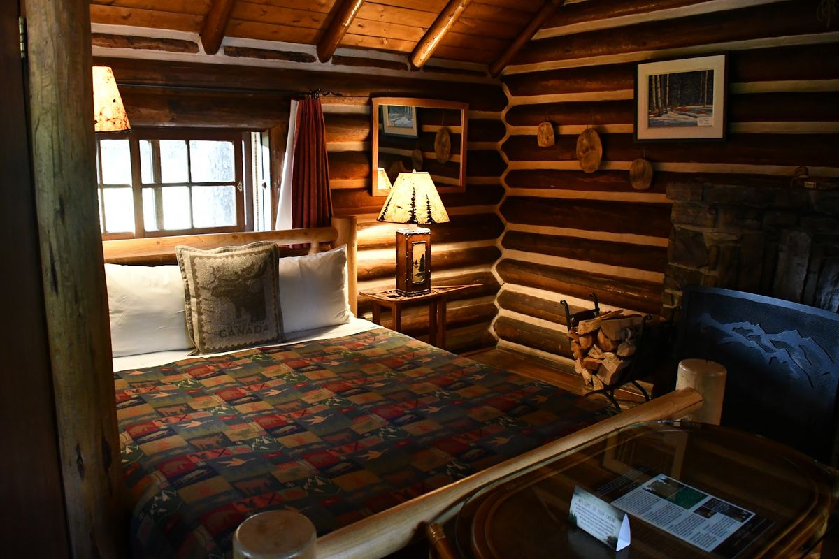 Storm Mountain Lodge — Banff National Park — additional view 2