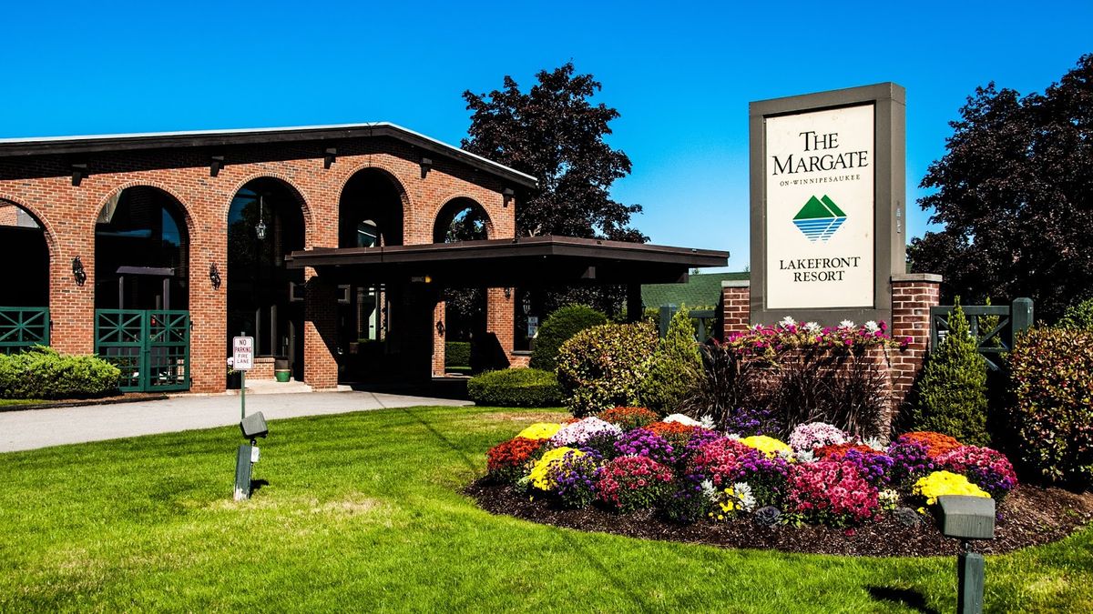 The Naswa Resort — boutique lakefront resort with NazBar in Laconia on Lake Winnipesaukee