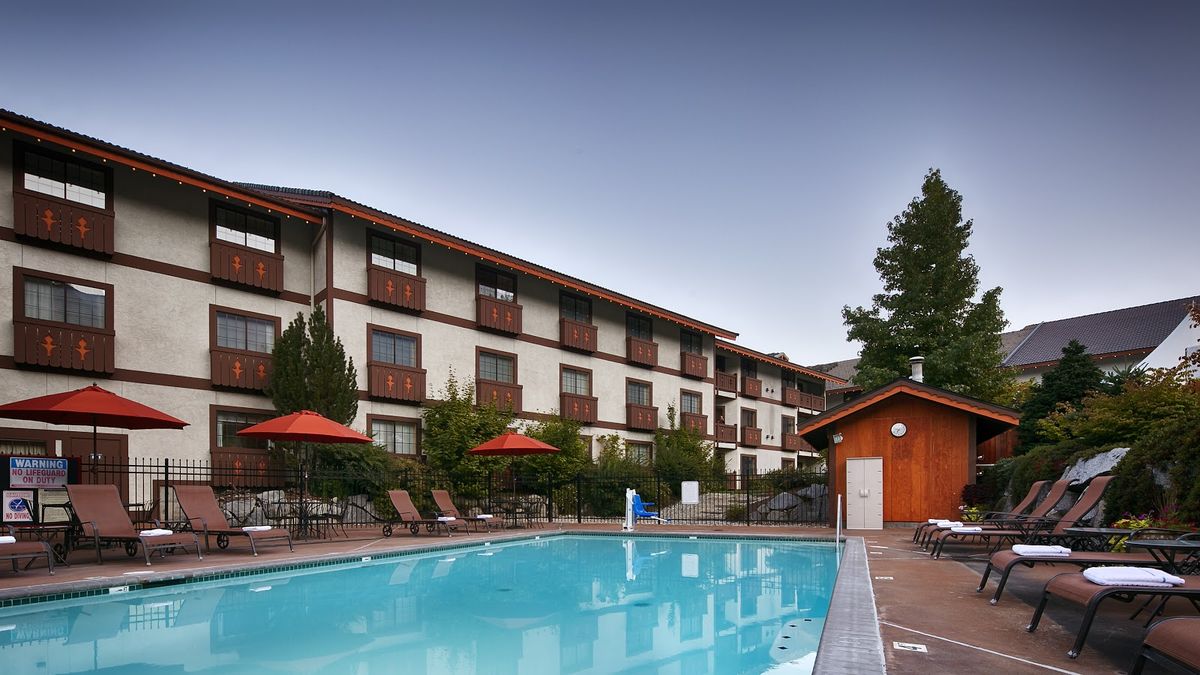 Linderhof Inn Leavenworth — Bavarian-style family hotel near downtown Front Street