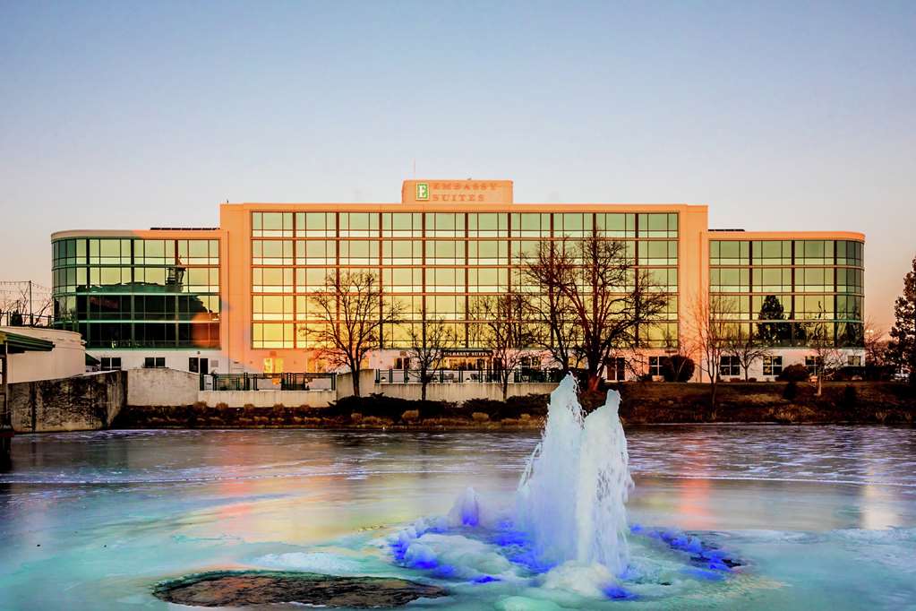 Holiday Inn Lexington-Hamburg — full-service hotel in the Hamburg shopping and dining district