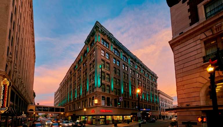 Holiday Inn Louisville Downtown — central business district hotel near Bourbon Trail and 4th Street Live