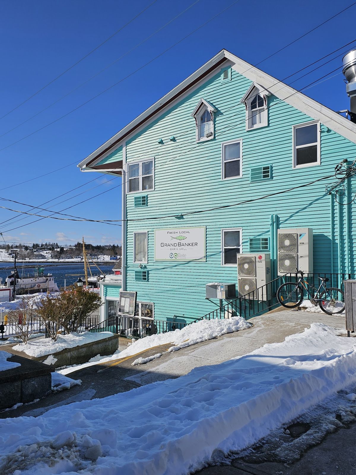 Topmast Motel — boutique motel above Lunenburg harbour, Nova Scotia
