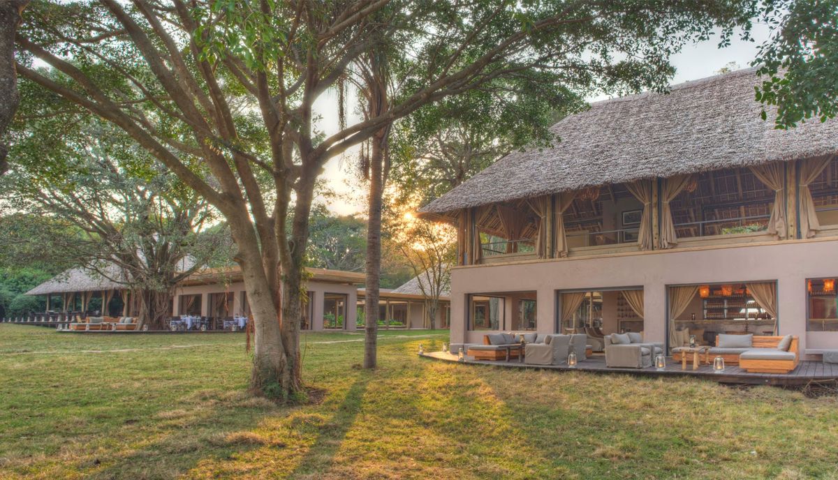 Governors' Il Moran Camp Maasai Mara — luxury Governors' Camp Collection with 10 tents on Mara River near migration crossings