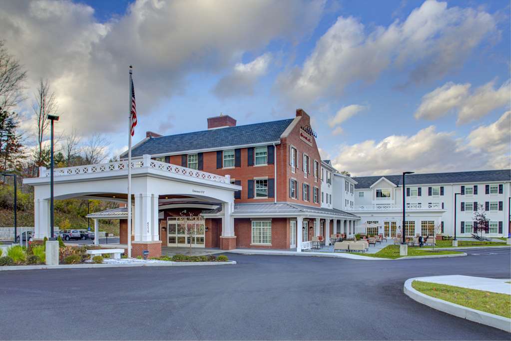 Three Mountain Inn — 1790s historic country inn in Jamaica, Vermont, near Stratton Mountain