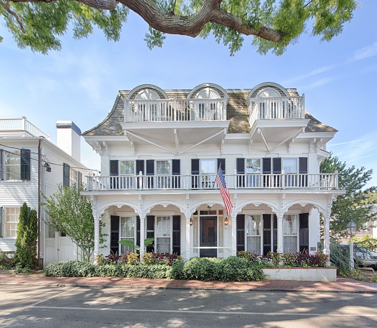 Hob Knob Inn — Edgartown boutique inn with seventeen rooms in Greek Revival home, Martha's Vineyard