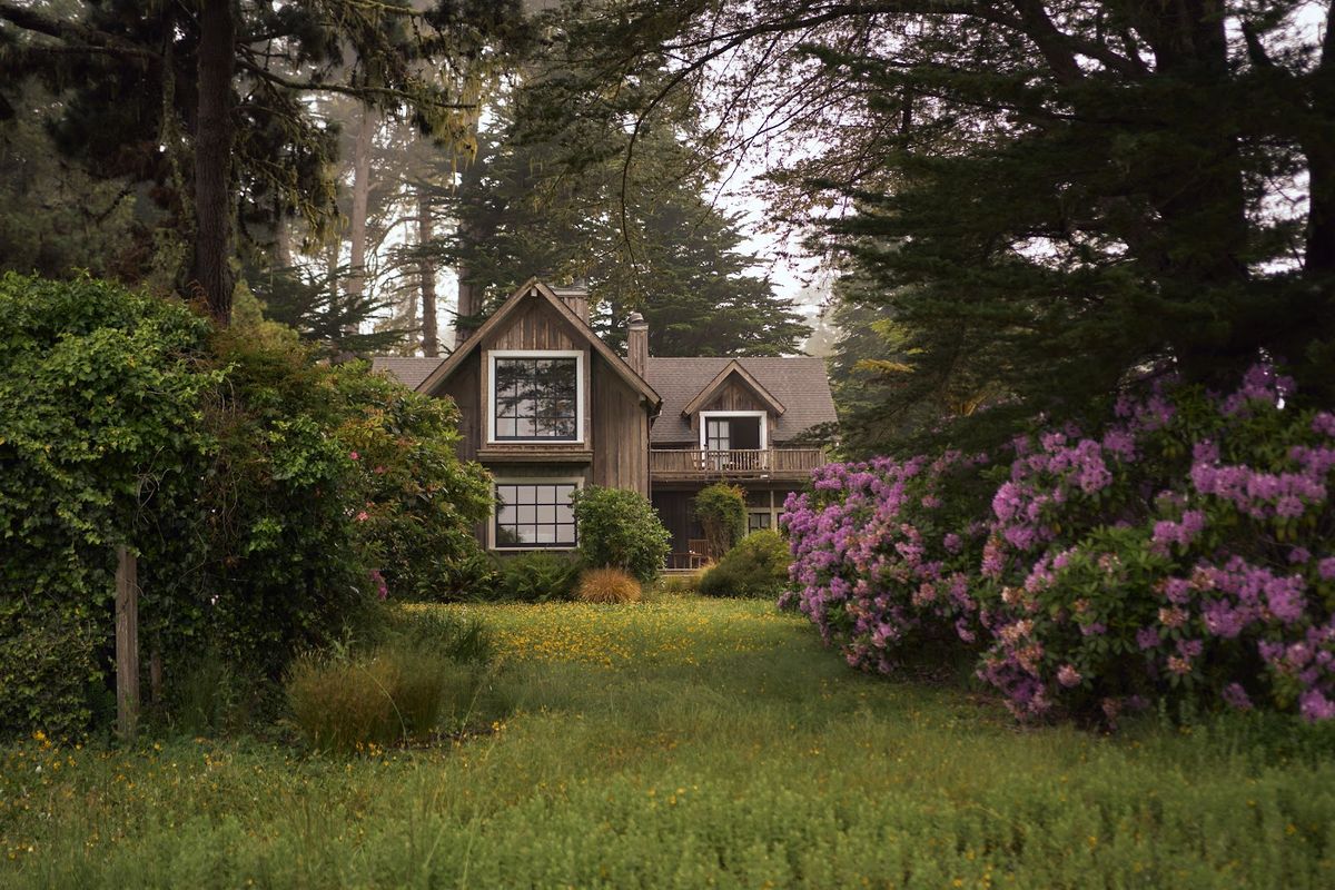 The Inn at Schoolhouse Creek — boutique cottage inn with ocean view gardens, Little River