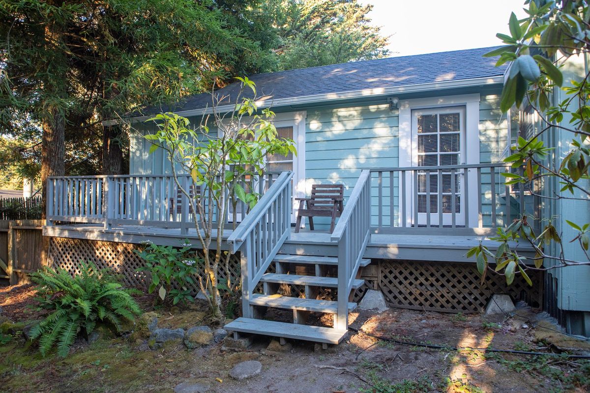 Little River Inn — historic 1939 family-run boutique resort with ocean view golf, Little River