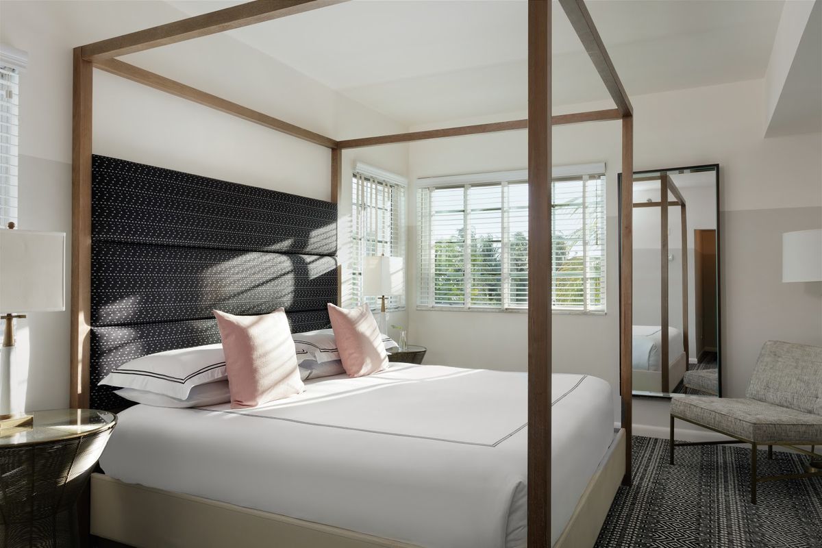 Kimpton Surfcomber Hotel — Miami — additional view 2