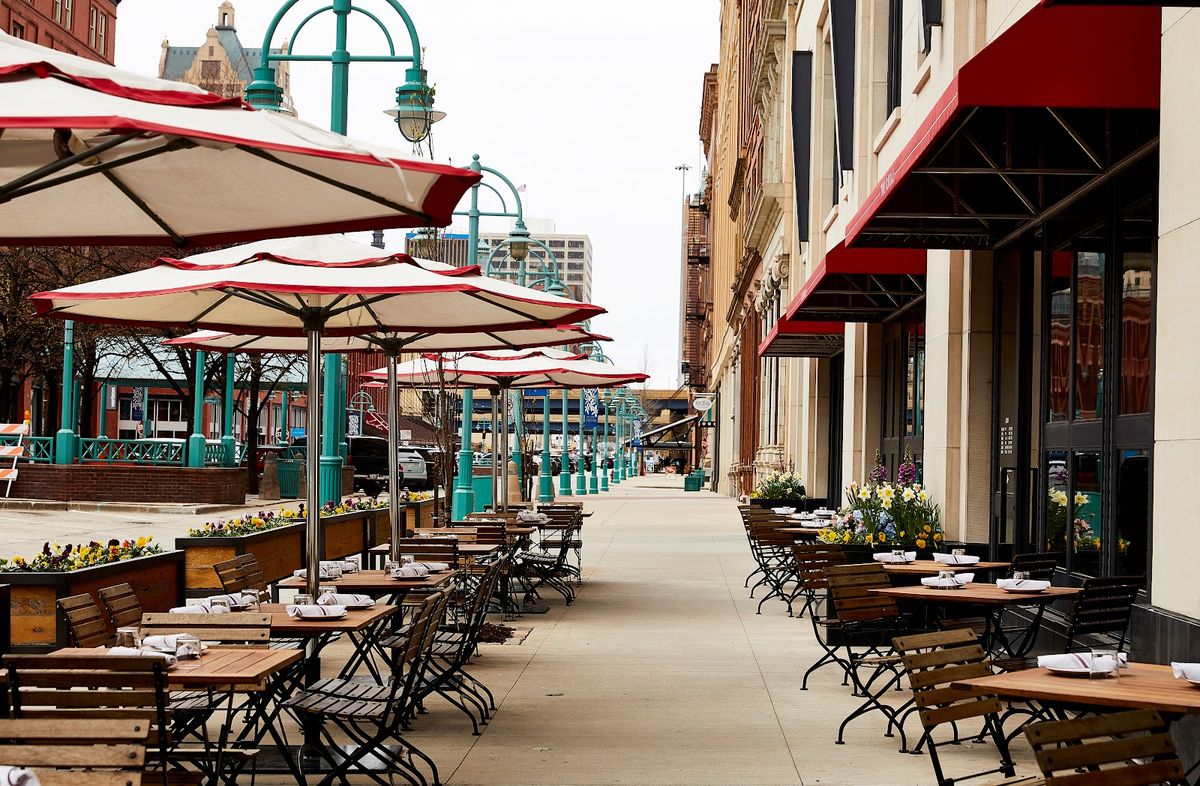 Hyatt Regency Milwaukee — downtown convention hotel with rotating top-floor restaurant