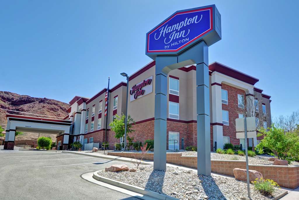 Holiday Inn Express Moab — IHG hotel on Highway 191 with hot breakfast and family suites
