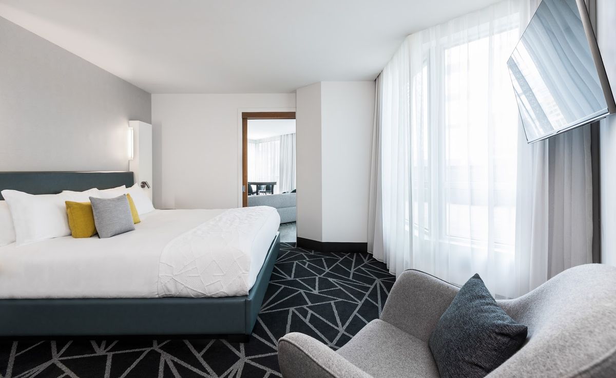 Hotel Le Crystal — Montreal — additional view 2