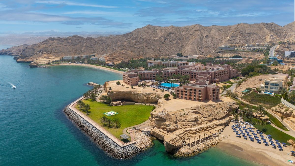 Alila Jabal Akhdar — luxury mountain resort with 86 rooms above Hajar Mountains canyon