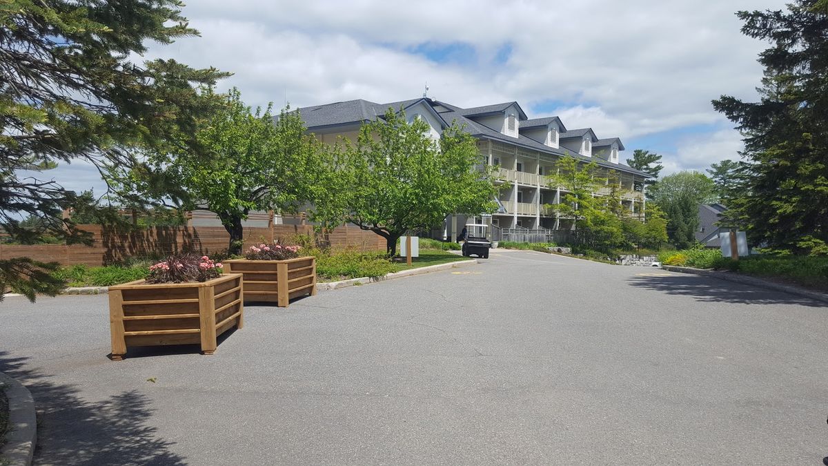 Best Western Bracebridge — town-centre hotel on the Muskoka River near downtown Bracebridge