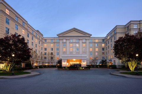 Mystic Hilton — full-service hotel beside Mystic Aquarium with indoor pool and conference space