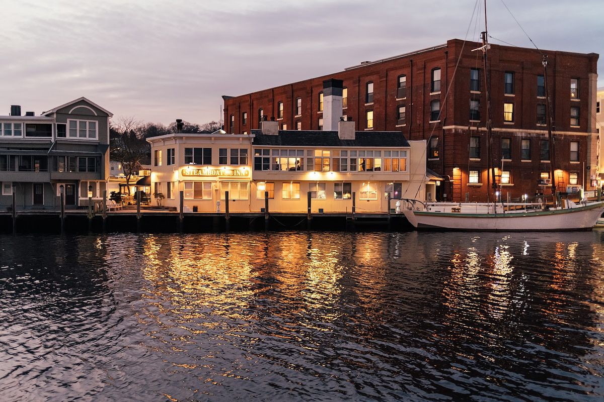 Mystic Marriott Hotel and Spa — full-service hotel with spa and indoor pool in Groton near Mystic Aquarium