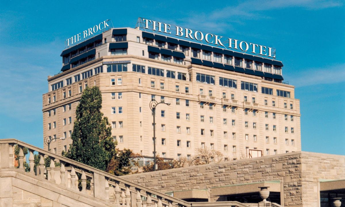The Oakes Hotel Overlooking the Falls — high-rise on Fallsview Boulevard
