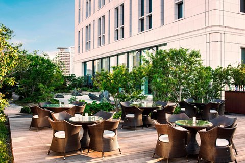 Four Seasons Hotel Osaka — opened 2024 luxury hotel with 175 rooms and Gensui restaurant by Yusuke Tominaga