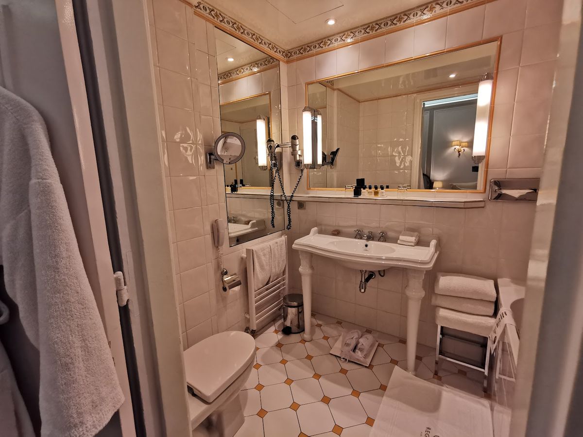 Hotel Regina Louvre — Paris — additional view 3