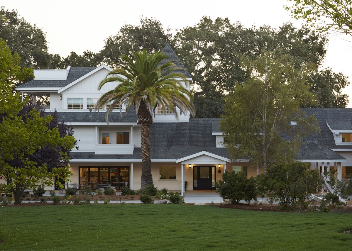 The Adelaide Inn — family-run hotel with pool and gardens off Highway 101 in Paso Robles