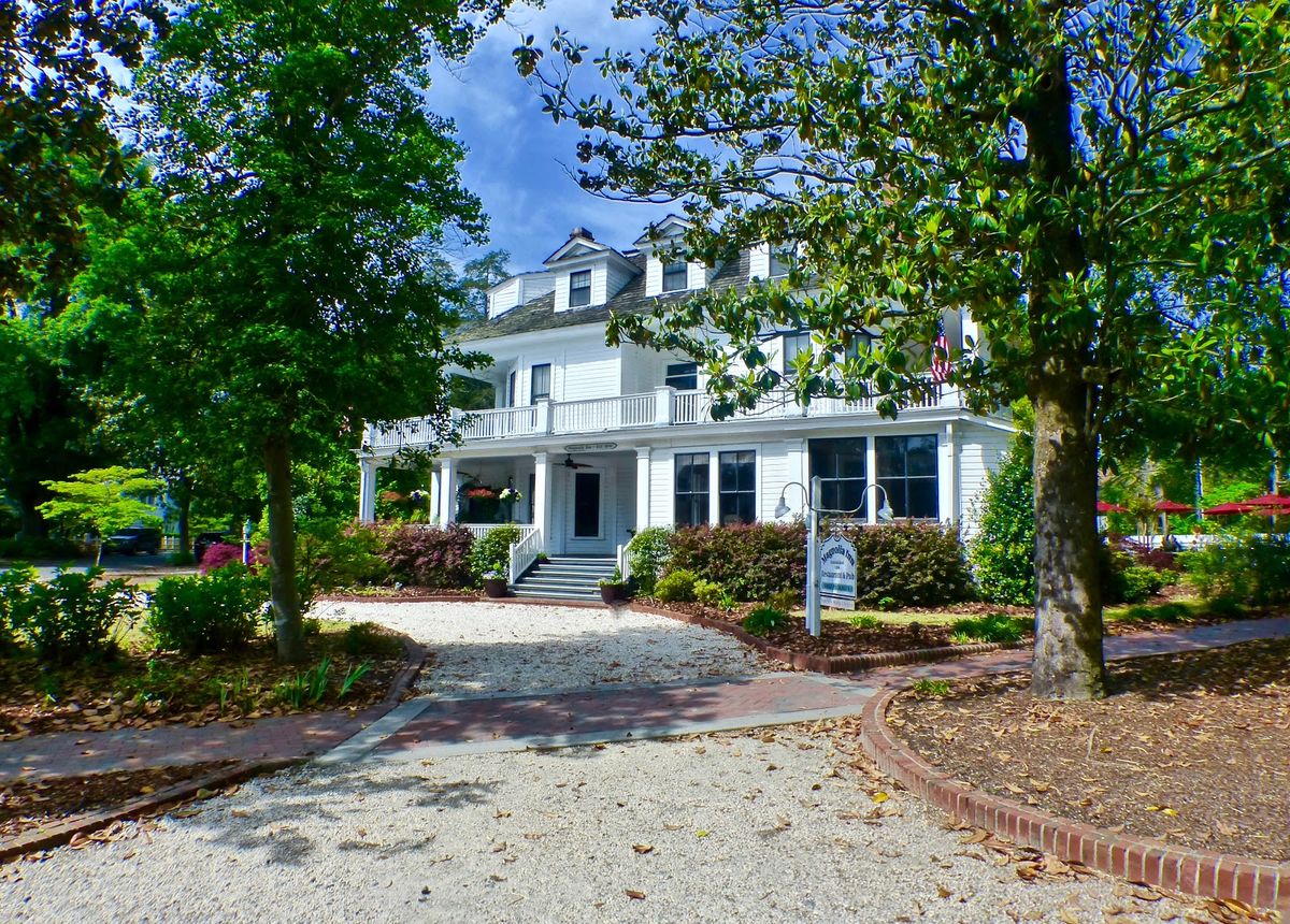 Pine Crest Inn — historic Pinehurst Village inn once owned by Donald Ross himself, golfers' tavern