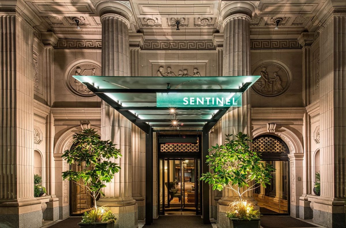 Hotel deLuxe Portland — 1912 historic hotel themed around Hollywood's golden age, Alphabet District edge