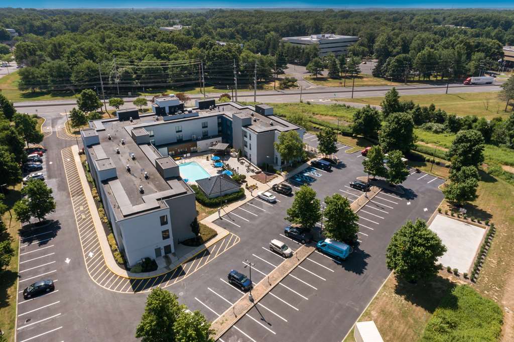 Holiday Inn Express Princeton — value hotel near Route 1 corridor and Princeton Junction commuter rail