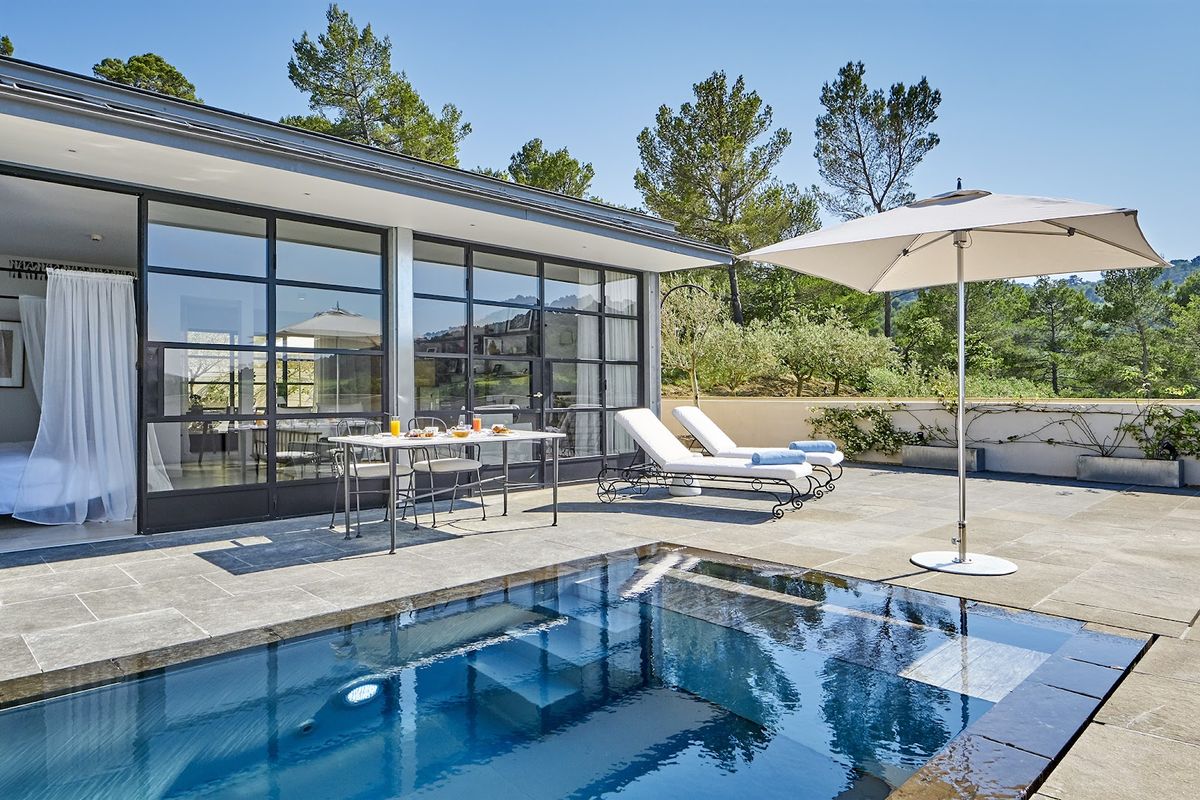 Le Domaine de Manville Les Baux-de-Provence — country resort hotel with golf course, spa and Michelin starred restaurant near Saint-Rémy-de-Provence