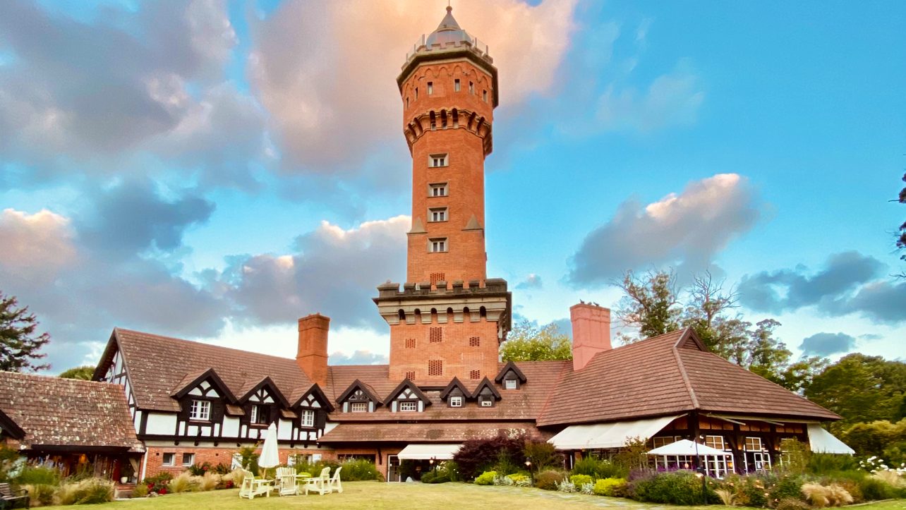 L'Auberge Hotel
