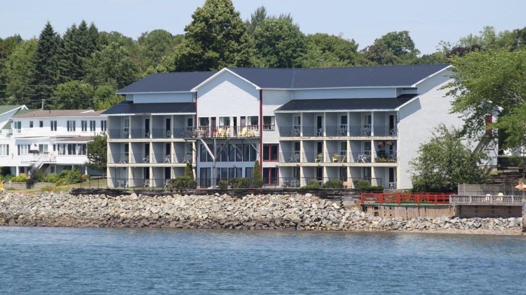 St. Stephen Inn — peripheral heritage hotel near Ganong Chocolatier in St. Stephen New Brunswick