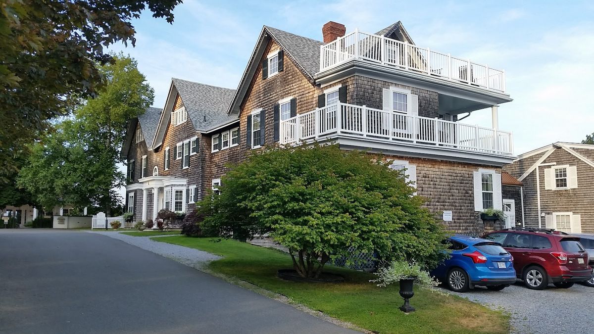 Rossmount Inn — boutique 1830 historic country inn at base of Chamcook Mountain, Saint Andrews New Brunswick