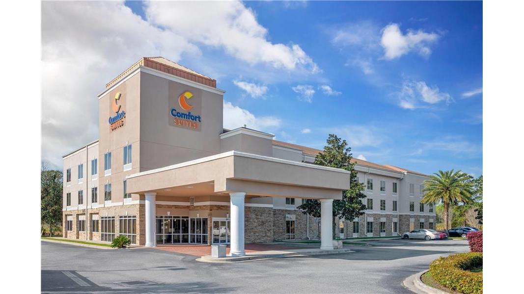 The St. Simons by the Sea — condominium-style oceanfront resort on East Beach
