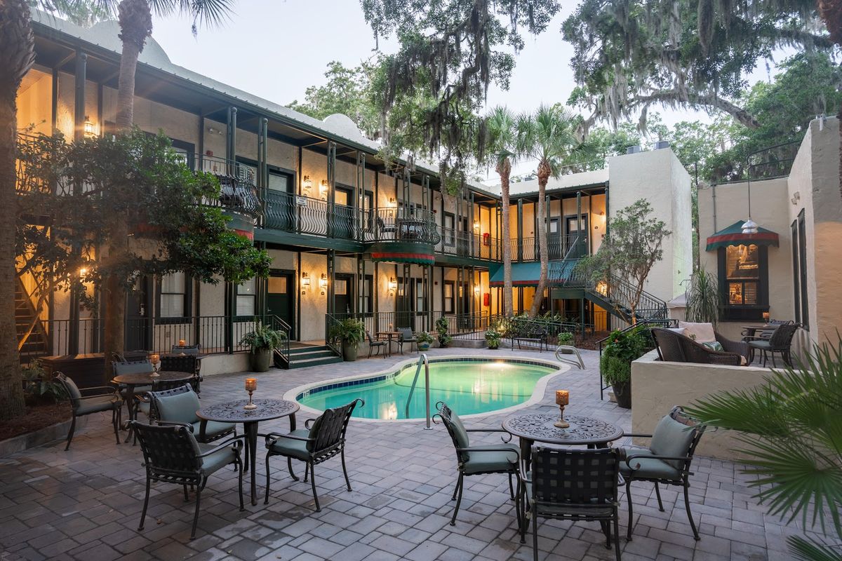 Bay Tree Inn — bed and breakfast in a restored cottage on Saint Simons Island