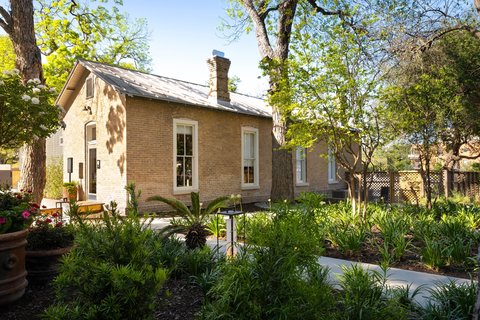 Hotel Contessa — all-suite hotel on the River Walk with rooftop pool, San Antonio