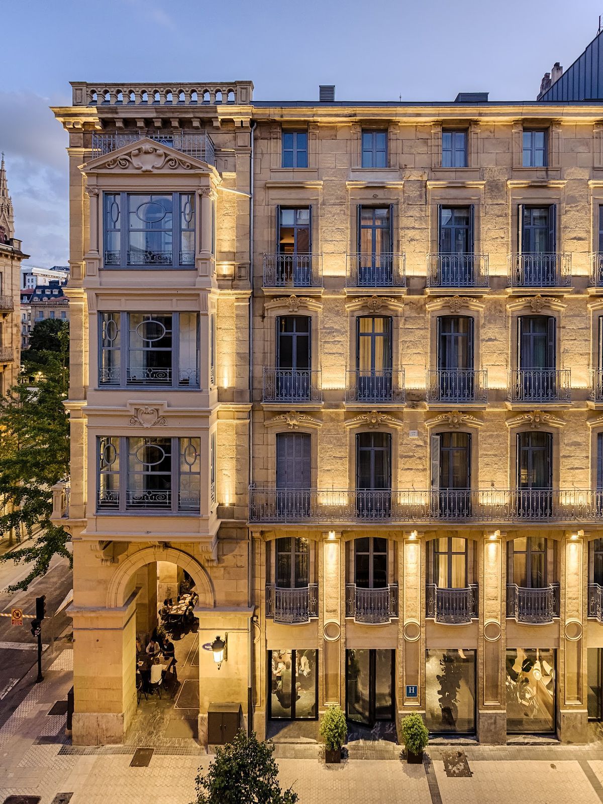 Lasala Plaza Hotel — 21 room luxury hotel facing Lasala Plaza in Old Town San Sebastián with rooftop pool